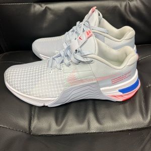 Brand new ladies size 7.5 Nike shoes